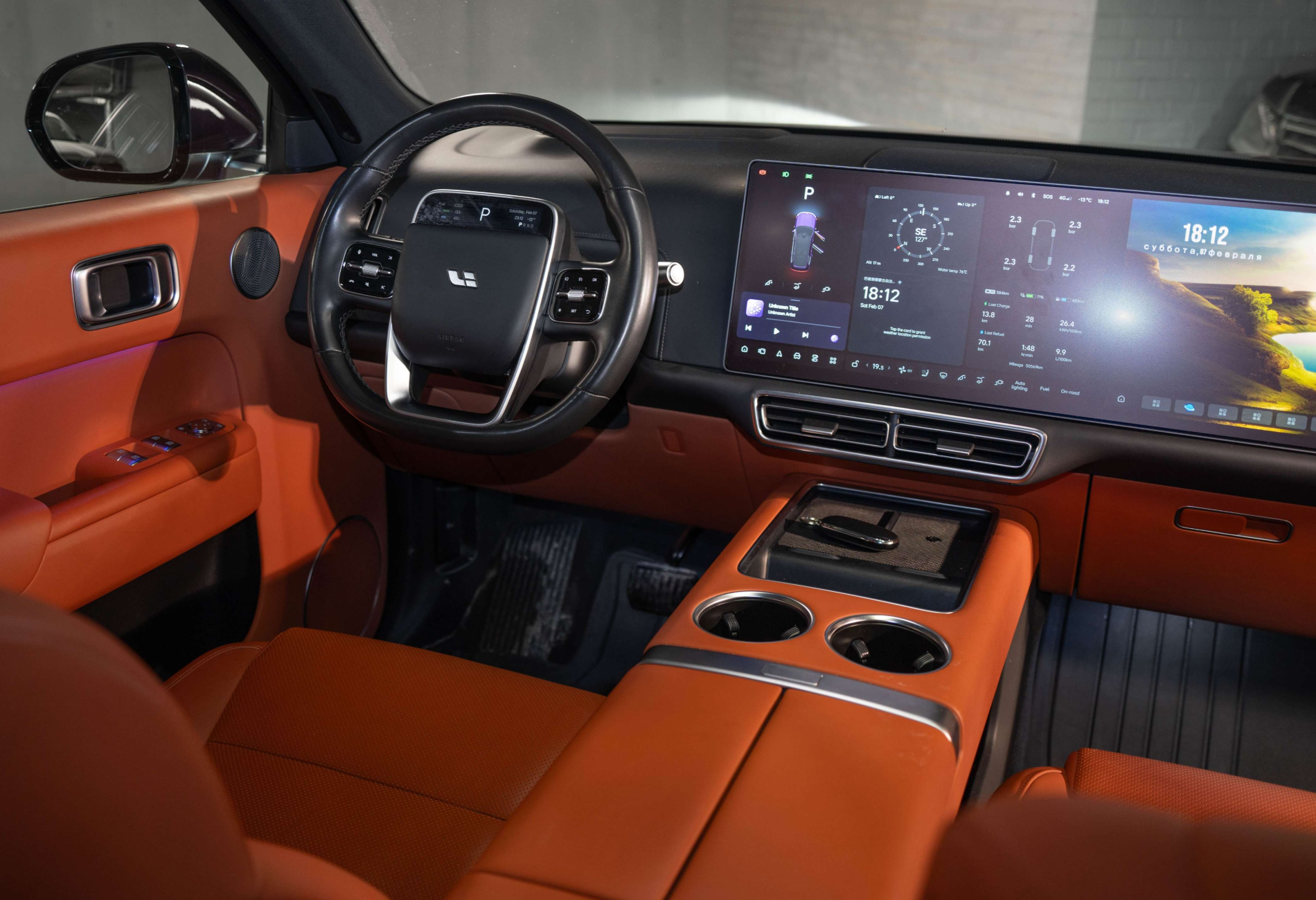 Аренда lixiang l9 премиум класса 2024 года в городе Москва Василеостровская от 17600 руб./сутки, полный привод, двигатель: гибрид, объем 1.5 литров, каско (Мультидрайв), ОСАГО (Мультидрайв), без водителя, недорого, вид 5 - RentRide