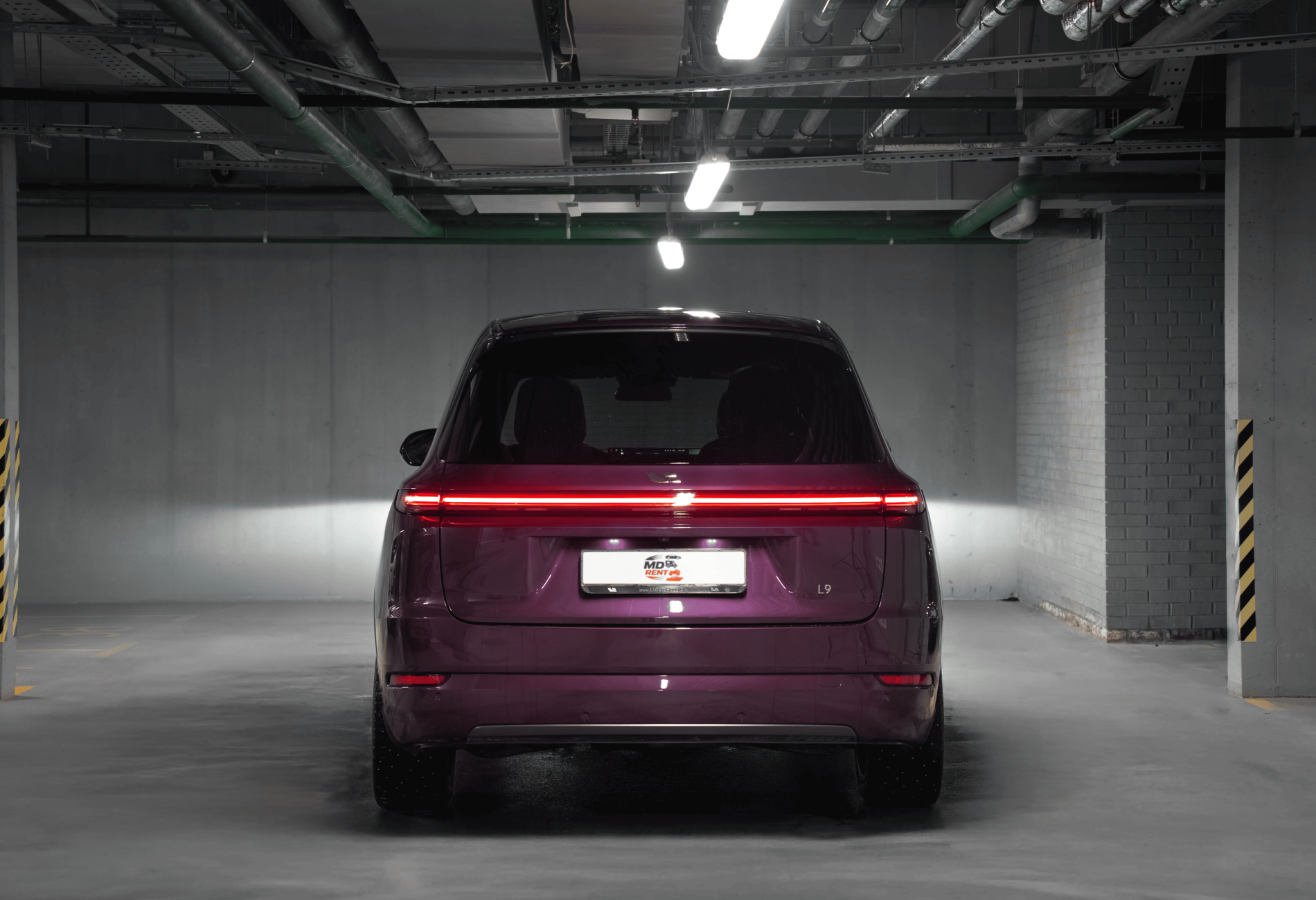 Аренда lixiang l9 премиум класса 2024 года в городе Москва Василеостровская от 17600 руб./сутки, полный привод, двигатель: гибрид, объем 1.5 литров, каско (Мультидрайв), ОСАГО (Мультидрайв), без водителя, недорого, вид 4 - RentRide