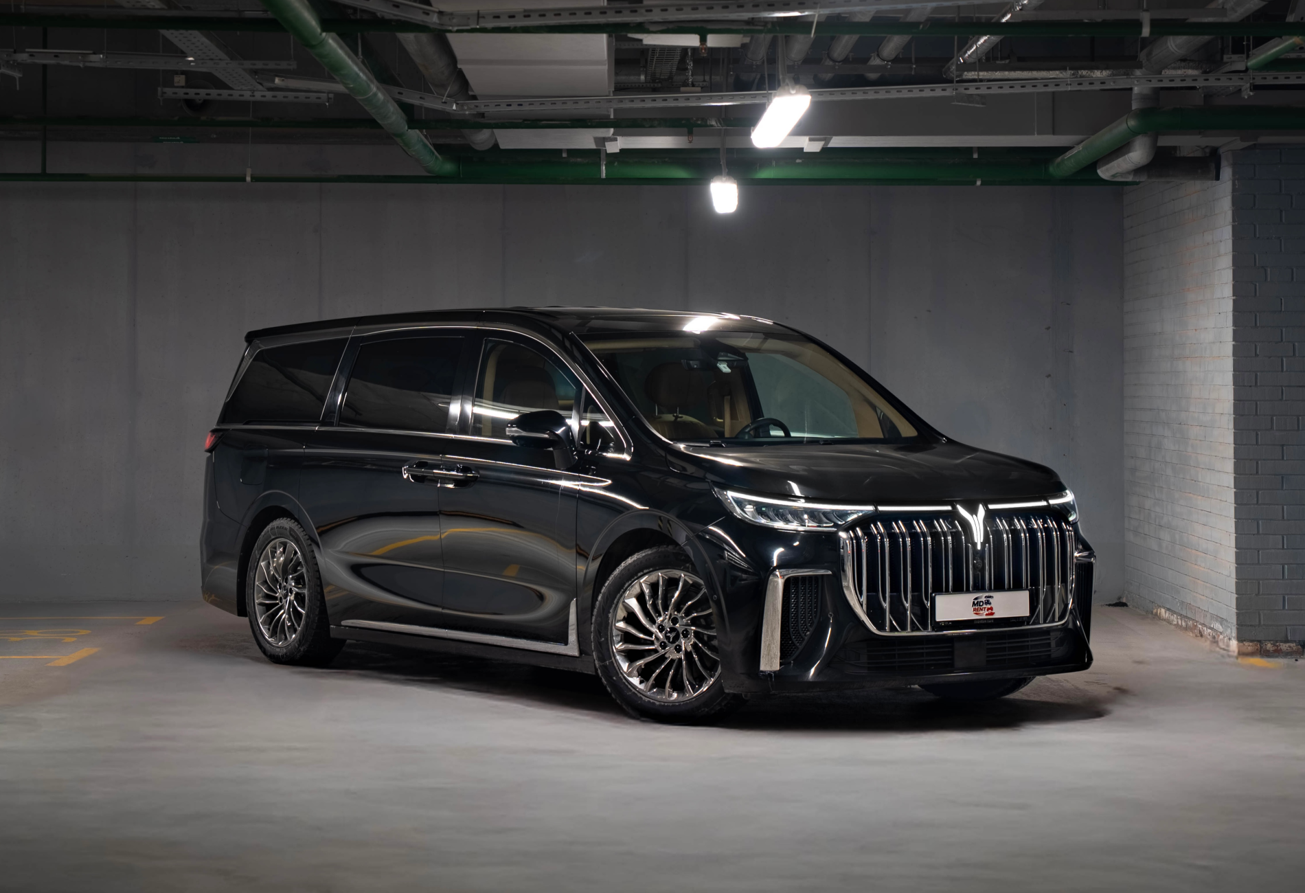 Аренда voyah dream 2024 года в городе Москва Василеостровская от 15200 руб./сутки, полный привод, двигатель: гибрид, объем 1.5 литров, каско (Мультидрайв), ОСАГО (Мультидрайв), без водителя, недорого, вид 3 - RentRide