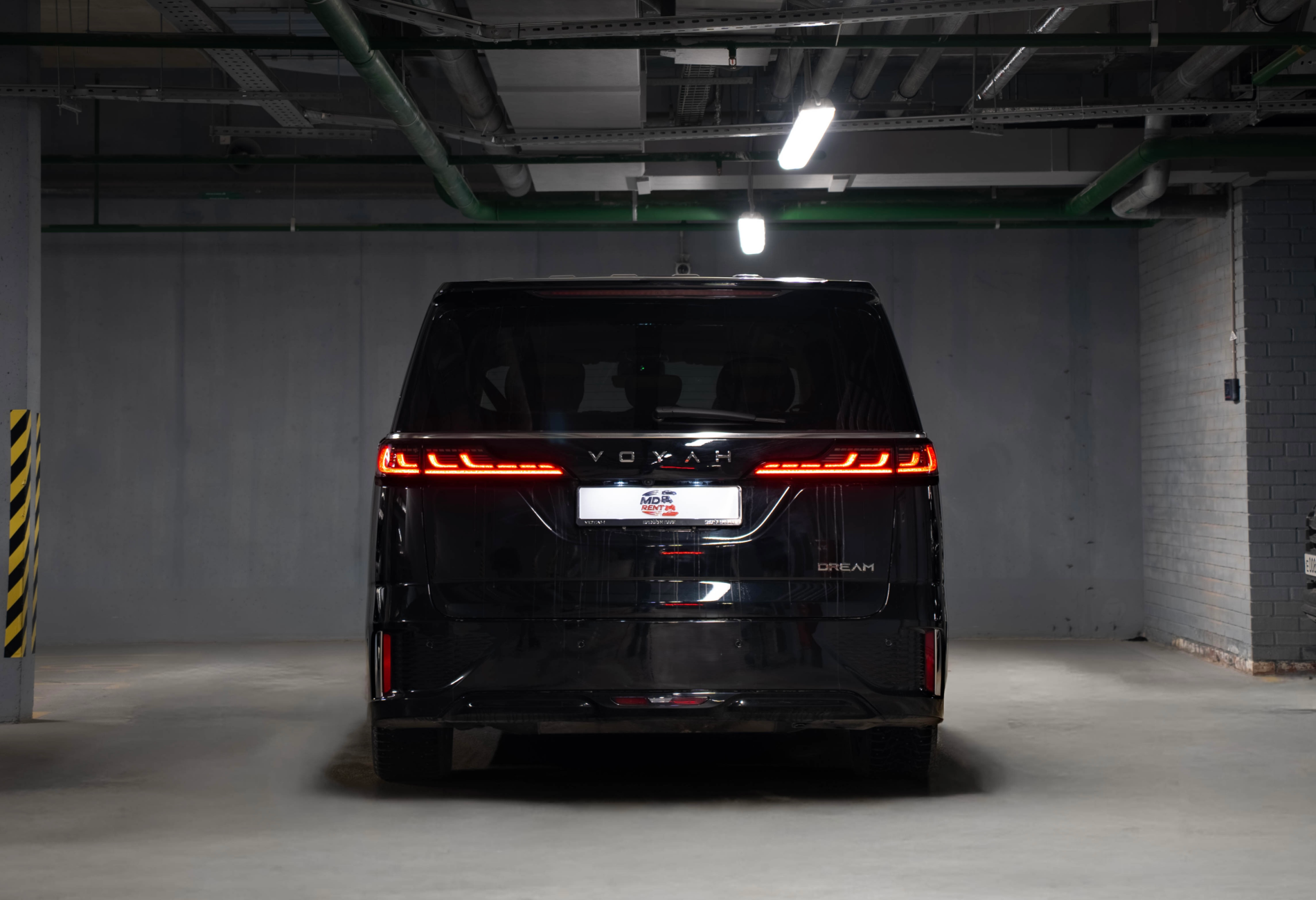 Аренда voyah dream 2024 года в городе Москва Василеостровская от 15200 руб./сутки, полный привод, двигатель: гибрид, объем 1.5 литров, каско (Мультидрайв), ОСАГО (Мультидрайв), без водителя, недорого, вид 5 - RentRide