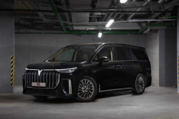 Прокат авто voyah dream 2024 года в городе Санкт-Петербург Василеостровская от 15200 руб./сутки, полный привод, двигатель: гибрид, объем 1.5 литров, каско (Мультидрайв), ОСАГО (Мультидрайв), без водителя, недорого - RentRide