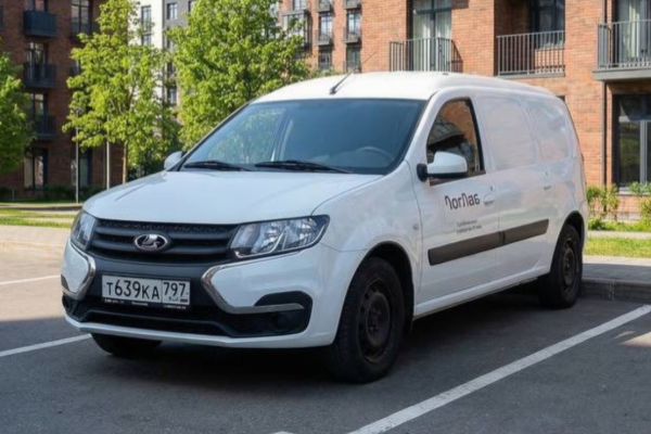 Прокат авто lada largus-furgon эконом класса 2021 года в городе Москва Кутузовская от 1900 руб./сутки, передний привод, двигатель: бензин, объем 1.6 литров, ОСАГО (Мультидрайв), без водителя, недорого - RentRide