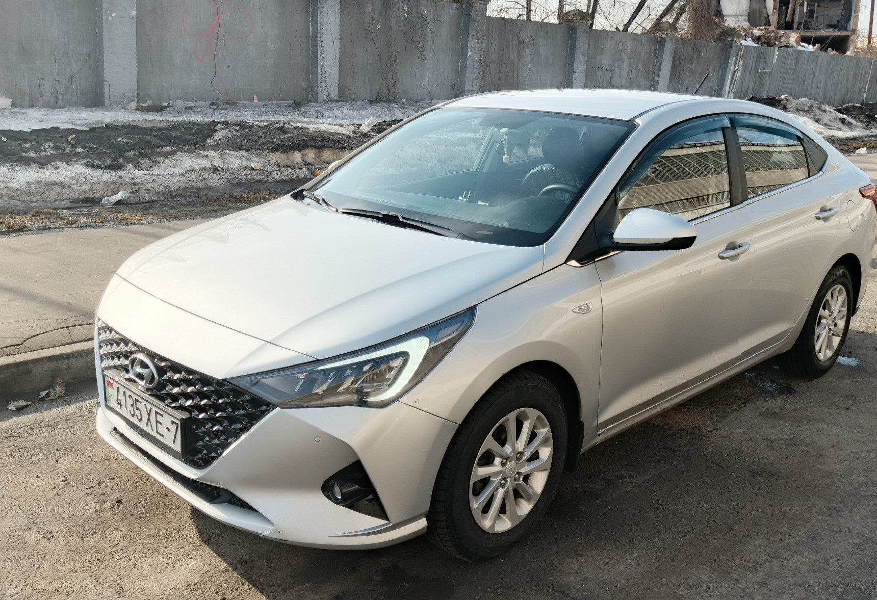Аренда hyundai accent эконом класса 2020 года в городе Москва Волгоградский проспект от 2400 руб./сутки, передний привод, двигатель: бензин, объем 1600 литров, ОСАГО (Мультидрайв), без водителя, недорого, вид 3 - RentRide