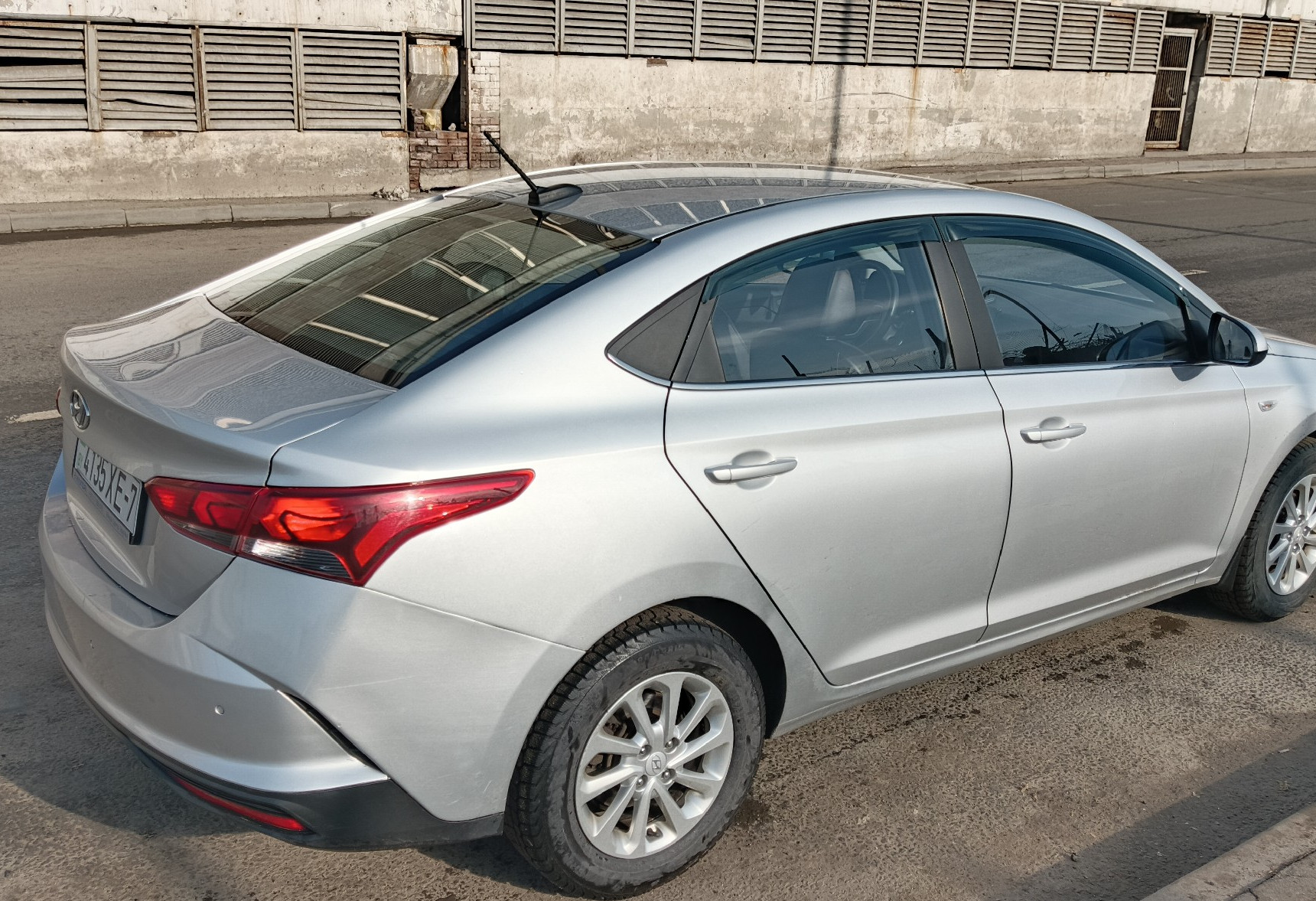 Аренда hyundai accent эконом класса 2020 года в городе Москва Волгоградский проспект от 2400 руб./сутки, передний привод, двигатель: бензин, объем 1600 литров, ОСАГО (Мультидрайв), без водителя, недорого, вид 4 - RentRide