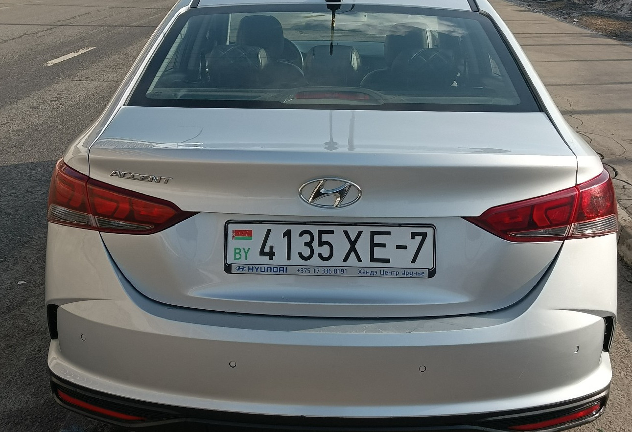 Аренда hyundai accent эконом класса 2020 года в городе Москва Волгоградский проспект от 2400 руб./сутки, передний привод, двигатель: бензин, объем 1600 литров, ОСАГО (Мультидрайв), без водителя, недорого, вид 2 - RentRide