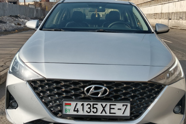 Прокат авто hyundai accent эконом класса 2020 года в городе Москва Волгоградский проспект от 2400 руб./сутки, передний привод, двигатель: бензин, объем 1600 литров, ОСАГО (Мультидрайв), без водителя, недорого - RentRide