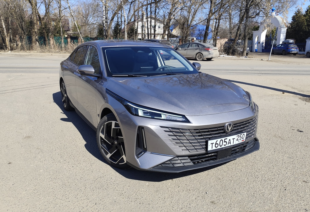 Аренда changan lamore комфорт класса 2024 года в городе Москва от 4640 руб./сутки, передний привод, двигатель: бензин, объем 1500 литров, ОСАГО (Впишу в полис), без водителя, недорого, вид 2 - RentRide