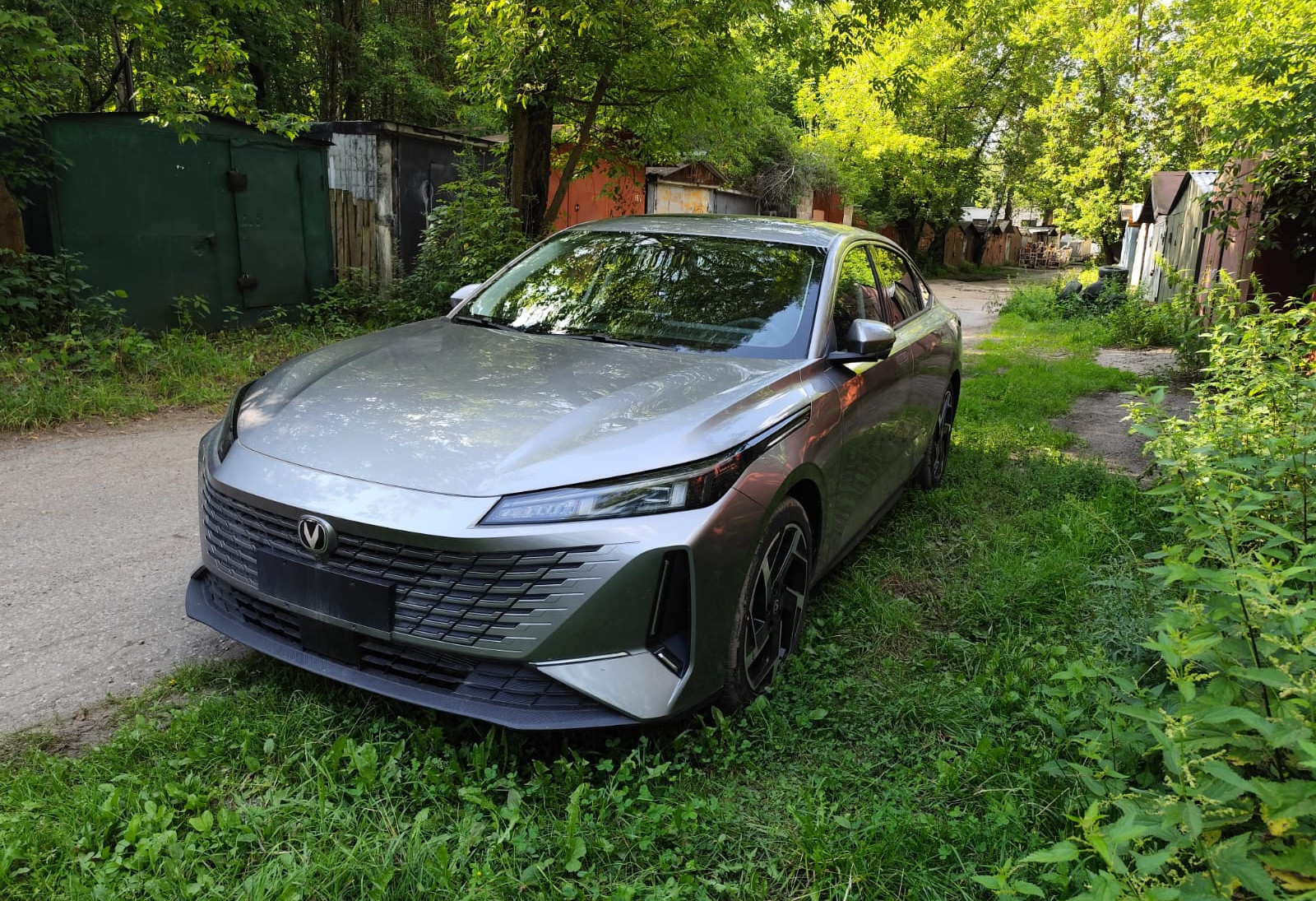 Аренда changan lamore комфорт класса 2024 года в городе Москва от 4640 руб./сутки, передний привод, двигатель: бензин, объем 1500 литров, ОСАГО (Впишу в полис), без водителя, недорого, вид 10 - RentRide