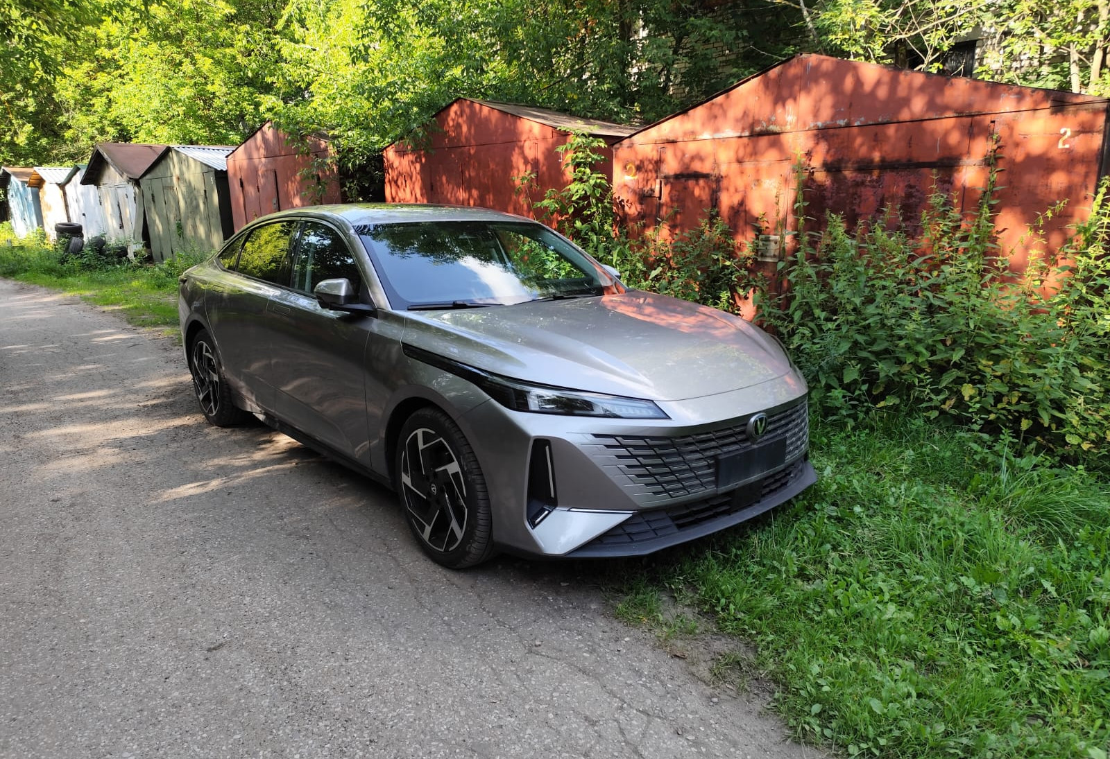 Аренда changan lamore комфорт класса 2024 года в городе Москва от 4640 руб./сутки, передний привод, двигатель: бензин, объем 1500 литров, ОСАГО (Впишу в полис), без водителя, недорого, вид 8 - RentRide