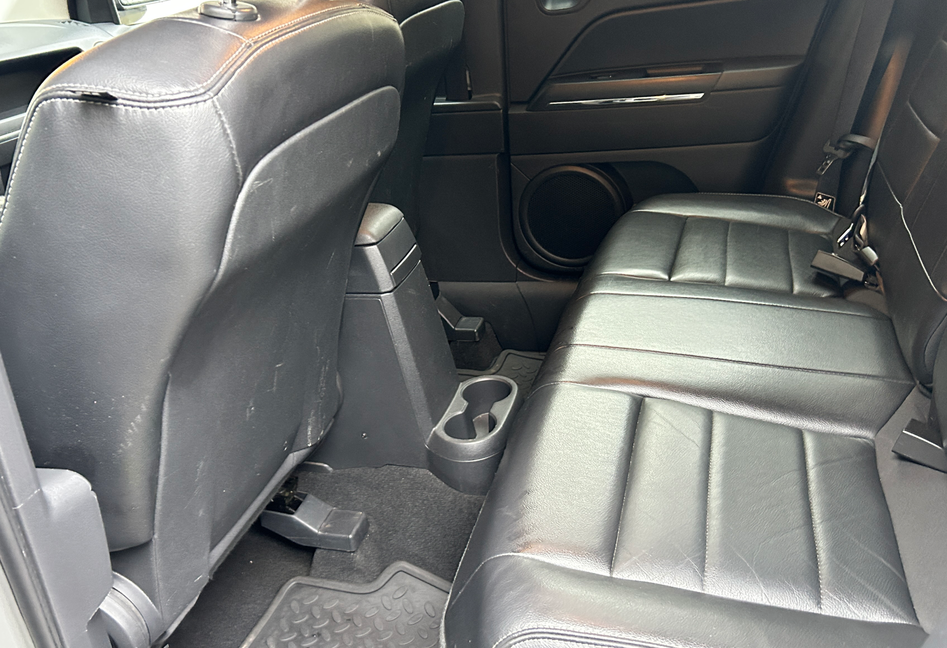 Аренда jeep compass комфорт класса 2012 года в городе Москва от 2000 руб./сутки, передний привод, двигатель: бензин, объем 2.4 литра, каско (Мультидрайв), ОСАГО (Мультидрайв), без водителя, недорого, вид 7 - RentRide