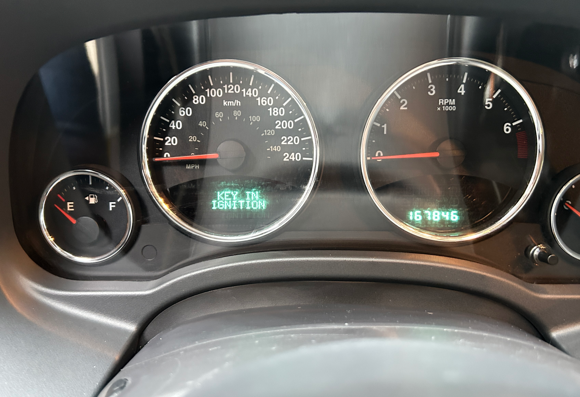 Аренда jeep compass комфорт класса 2012 года в городе Москва от 2000 руб./сутки, передний привод, двигатель: бензин, объем 2.4 литра, каско (Мультидрайв), ОСАГО (Мультидрайв), без водителя, недорого, вид 9 - RentRide