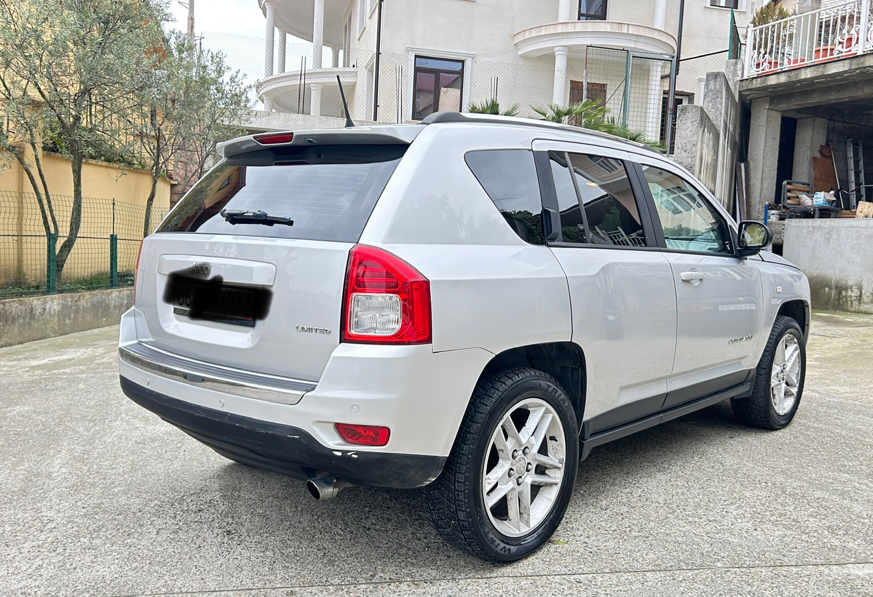 Аренда jeep compass комфорт класса 2012 года в городе Москва от 2000 руб./сутки, передний привод, двигатель: бензин, объем 2.4 литра, каско (Мультидрайв), ОСАГО (Мультидрайв), без водителя, недорого, вид 5 - RentRide