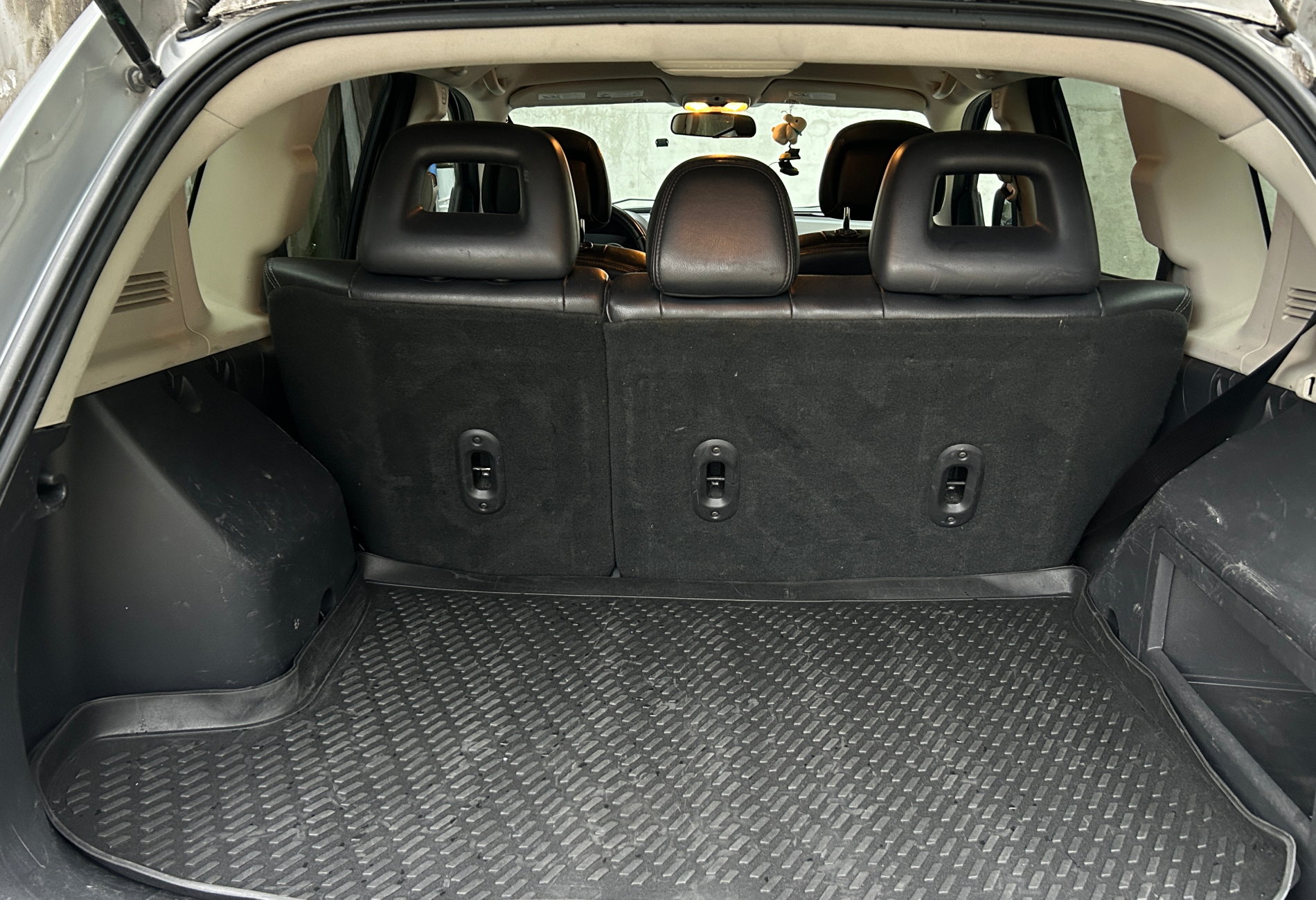 Аренда jeep compass комфорт класса 2012 года в городе Москва от 2000 руб./сутки, передний привод, двигатель: бензин, объем 2.4 литра, каско (Мультидрайв), ОСАГО (Мультидрайв), без водителя, недорого, вид 6 - RentRide