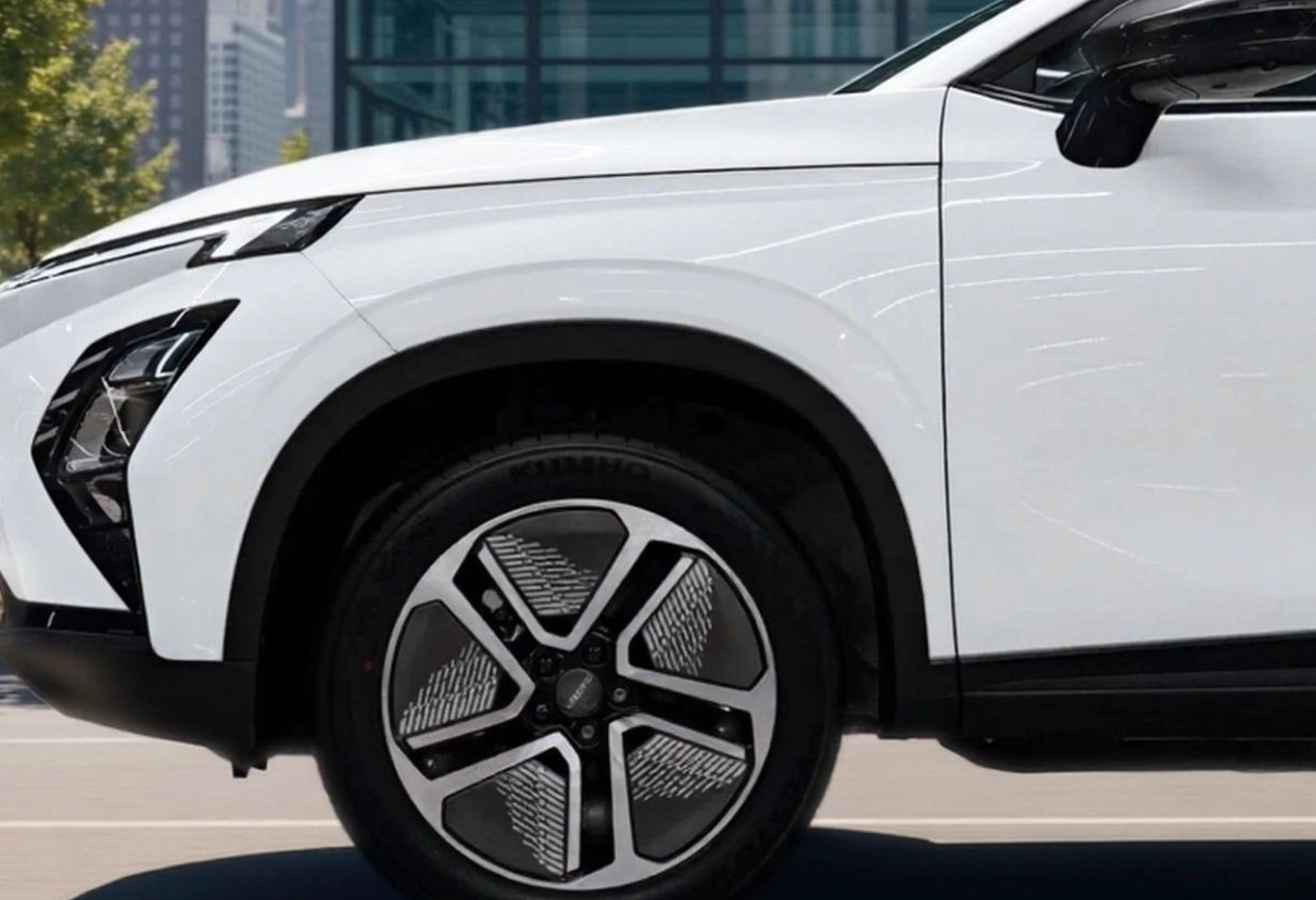 Аренда omoda e5 комфорт класса 2024 года в городе Москва Аминьевская от 4800 руб./сутки, передний привод, двигатель: электро, ОСАГО (Мультидрайв), без водителя, недорого, вид 3 - RentRide