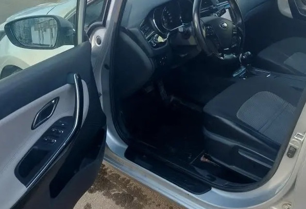 Аренда kia ceed эконом класса 2016 года в городе Москва Юго-Западная от 2080 руб./сутки, передний привод, двигатель: бензин, объем 1.6 литров, ОСАГО (Впишу в полис), без водителя, недорого, вид 6 - RentRide