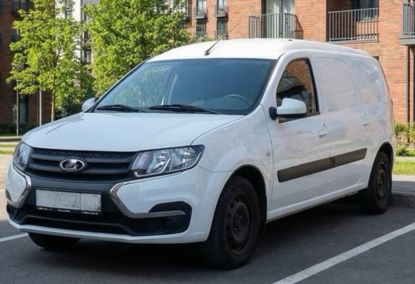 Аренда lada largus эконом класса 2021 года в городе Москва Киевская от 1800 руб./сутки, передний привод, двигатель: бензин, объем 1.6 литров, ОСАГО (Мультидрайв), без водителя, недорого, вид 2 - RentRide