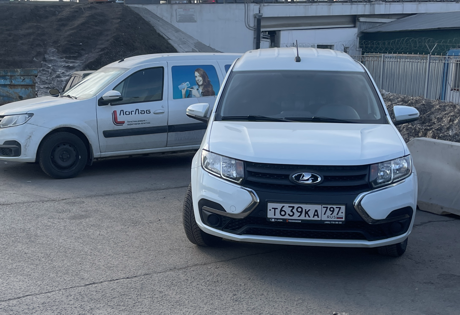 Аренда lada largus эконом класса 2021 года в городе Москва Киевская от 1800 руб./сутки, передний привод, двигатель: бензин, объем 1.6 литров, ОСАГО (Мультидрайв), без водителя, недорого, вид 3 - RentRide