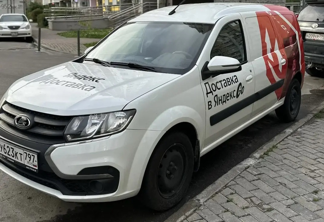 Аренда lada largus эконом класса 2021 года в городе Москва Киевская от 1800 руб./сутки, передний привод, двигатель: бензин, объем 1.6 литров, ОСАГО (Мультидрайв), без водителя, недорого - RentRide