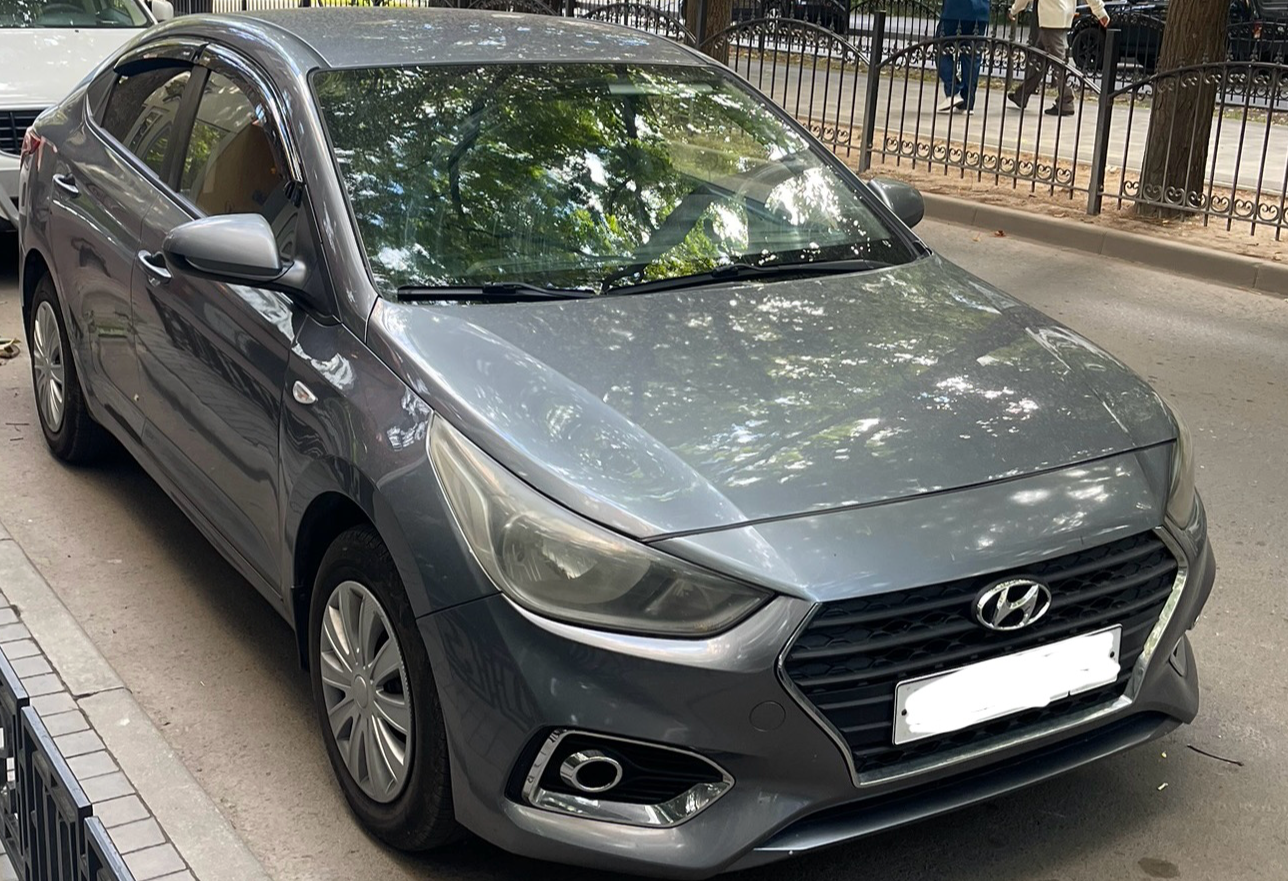 Аренда hyundai solaris эконом класса 2018 года в городе Москва от 1900 руб./сутки, передний привод, двигатель: бензин, объем 1.6 литров, ОСАГО (Мультидрайв), без водителя, недорого - RentRide