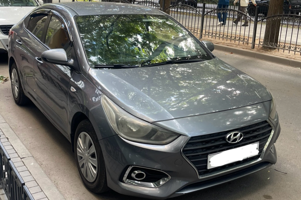 Прокат авто hyundai solaris эконом класса 2018 года в городе Симферополь от 1900 руб./сутки, передний привод, двигатель: бензин, объем 1.6 литров, ОСАГО (Мультидрайв), без водителя, недорого - RentRide