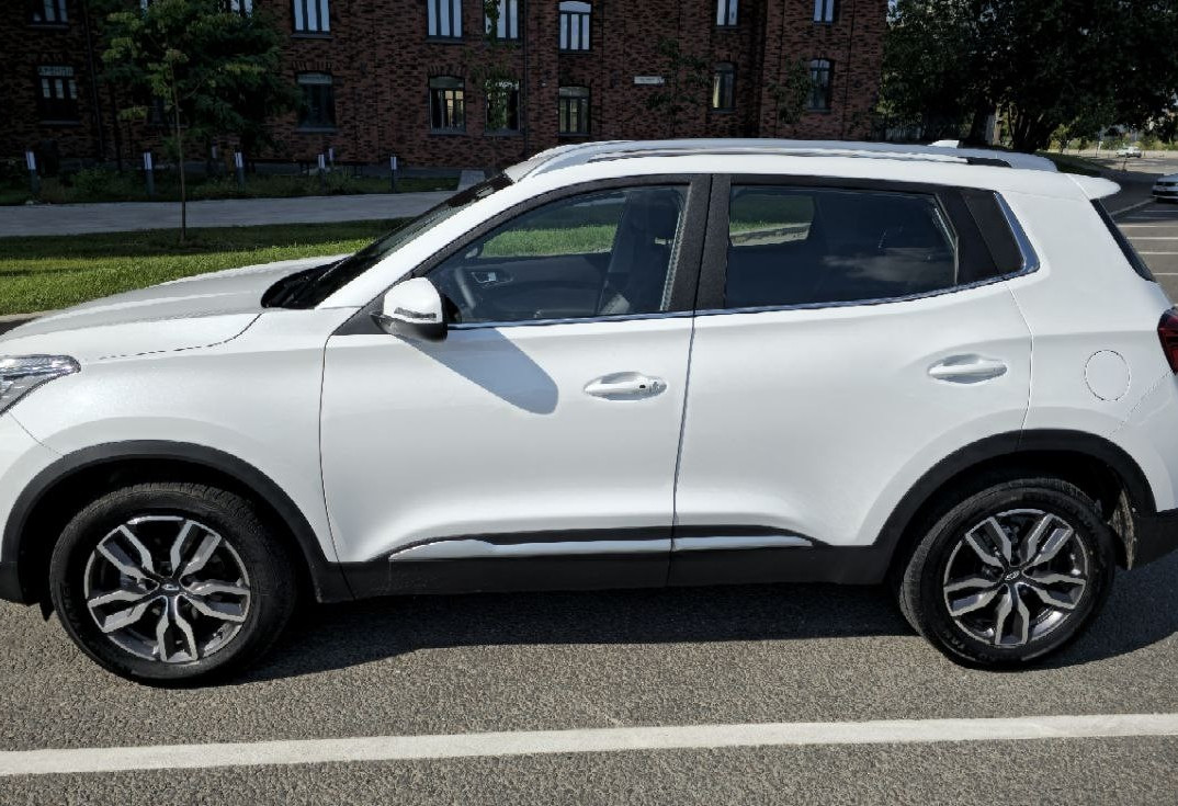 Аренда chery tiggo-4 эконом класса 2022 года в городе Москва Таганская от 3200 руб./сутки, передний привод, двигатель: бензин, объем 1.5 литров, ОСАГО (Мультидрайв), без водителя, недорого, вид 2 - RentRide