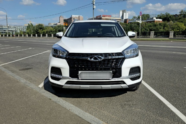 Прокат авто chery tiggo-4 эконом класса 2022 года в городе Москва Таганская от 3200 руб./сутки, передний привод, двигатель: бензин, объем 1.5 литров, ОСАГО (Мультидрайв), без водителя, недорого - RentRide