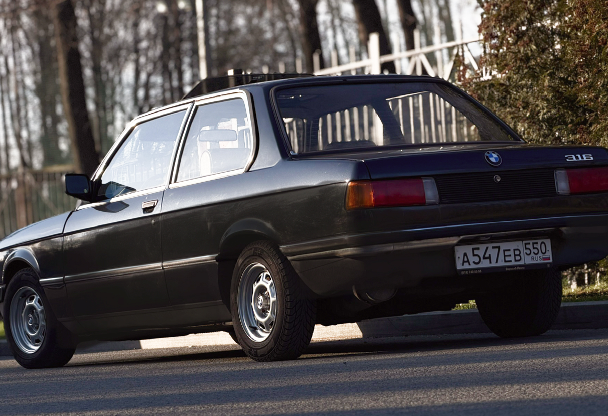 Аренда bmw 3-serii 1982 года в городе Москва от 9592 руб./сутки, задний привод, двигатель: бензин, объем 1.5 литров, ОСАГО (Впишу в полис), без водителя, недорого, вид 2 - RentRide