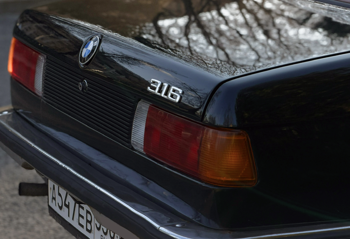 Аренда bmw 3-serii 1982 года в городе Москва от 9592 руб./сутки, задний привод, двигатель: бензин, объем 1.5 литров, ОСАГО (Впишу в полис), без водителя, недорого, вид 11 - RentRide