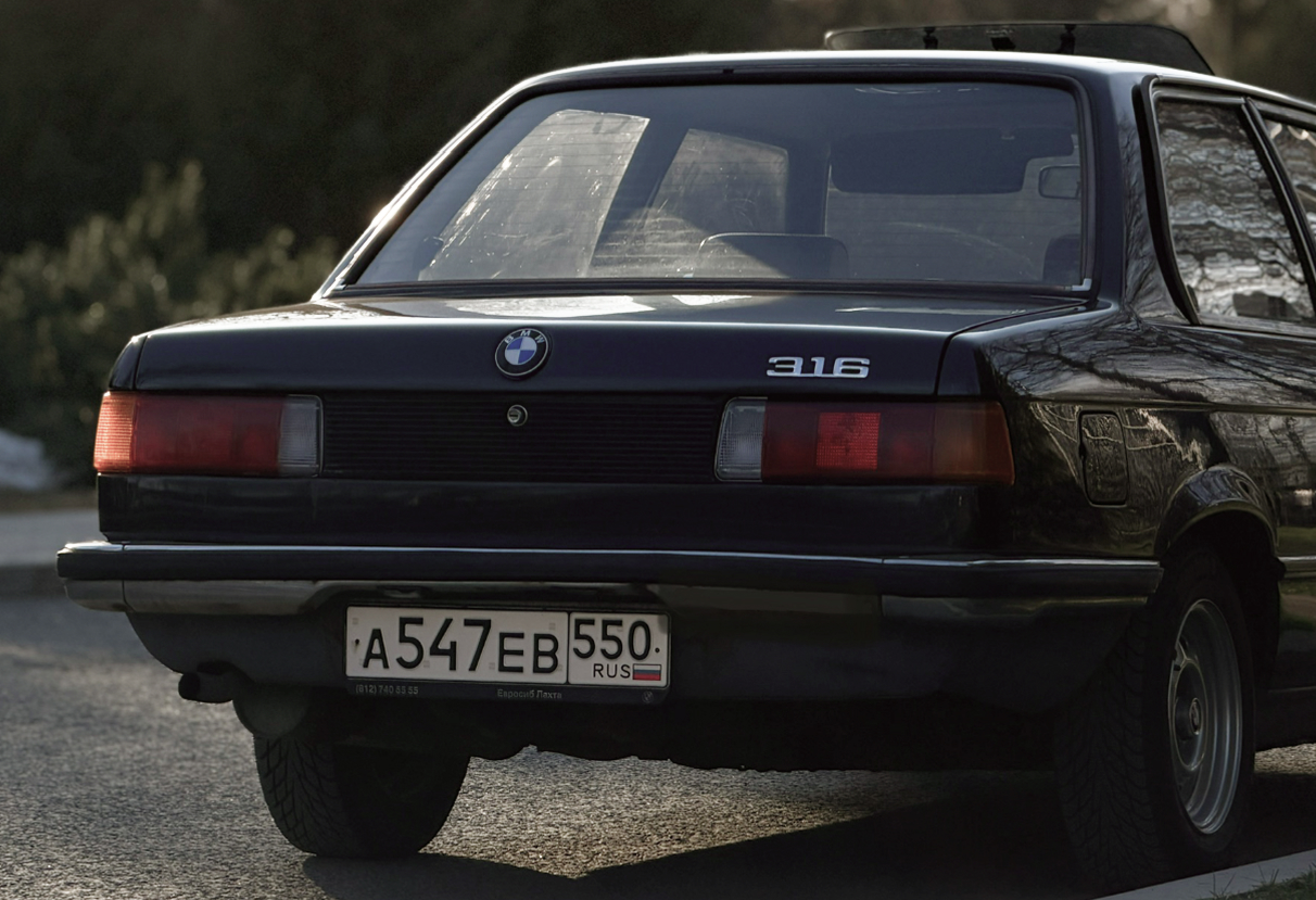 Аренда bmw 3-serii 1982 года в городе Москва от 9592 руб./сутки, задний привод, двигатель: бензин, объем 1.5 литров, ОСАГО (Впишу в полис), без водителя, недорого, вид 5 - RentRide