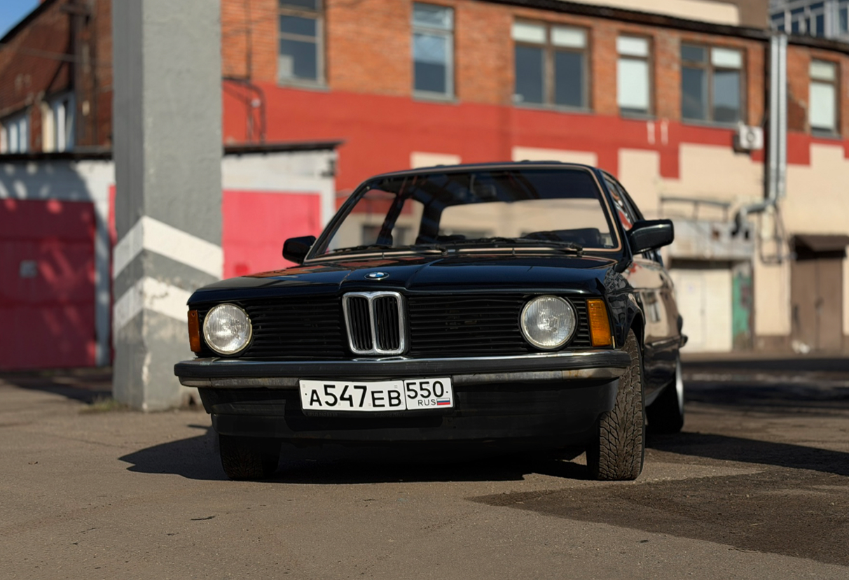 Аренда bmw 3-serii 1982 года в городе Москва от 9592 руб./сутки, задний привод, двигатель: бензин, объем 1.5 литров, ОСАГО (Впишу в полис), без водителя, недорого, вид 4 - RentRide