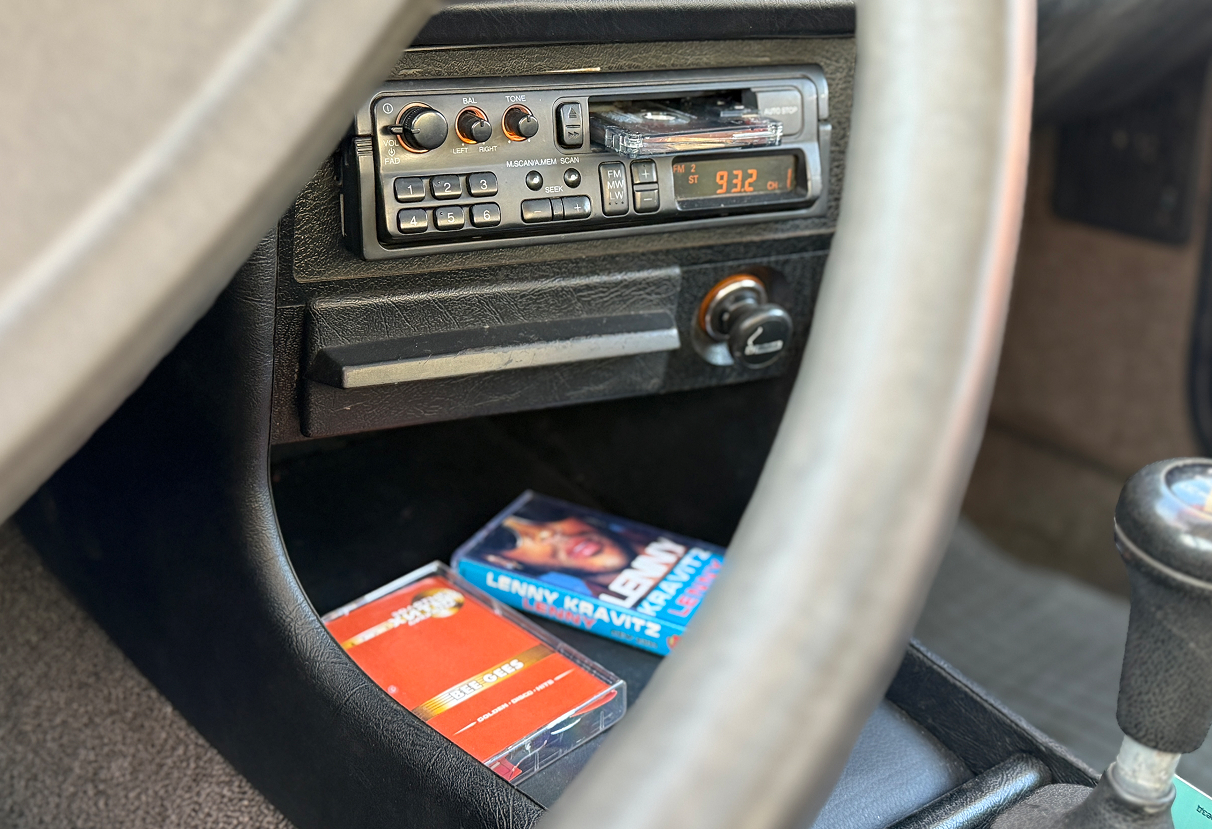 Аренда bmw 3-serii 1982 года в городе Москва от 9592 руб./сутки, задний привод, двигатель: бензин, объем 1.5 литров, ОСАГО (Впишу в полис), без водителя, недорого, вид 9 - RentRide