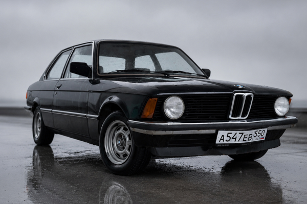 Прокат авто bmw 3-serii 1982 года в городе Москва от 9592 руб./сутки, задний привод, двигатель: бензин, объем 1.5 литров, ОСАГО (Впишу в полис), без водителя, недорого - RentRide