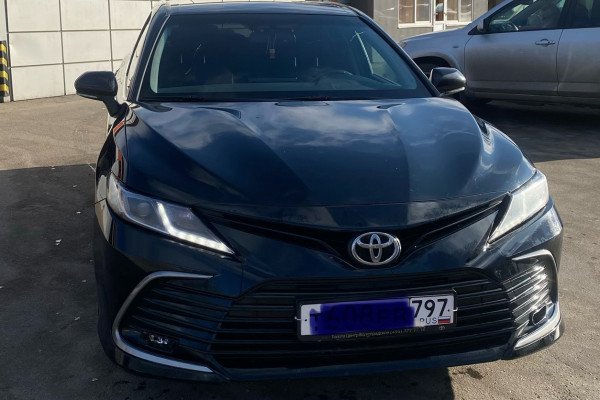 Прокат авто toyota camry комфорт класса 2021 года в городе Москва Давыдково от 4800 руб./сутки, передний привод, двигатель: бензин, объем 2 литра, ОСАГО (Впишу в полис), без водителя, недорого - RentRide