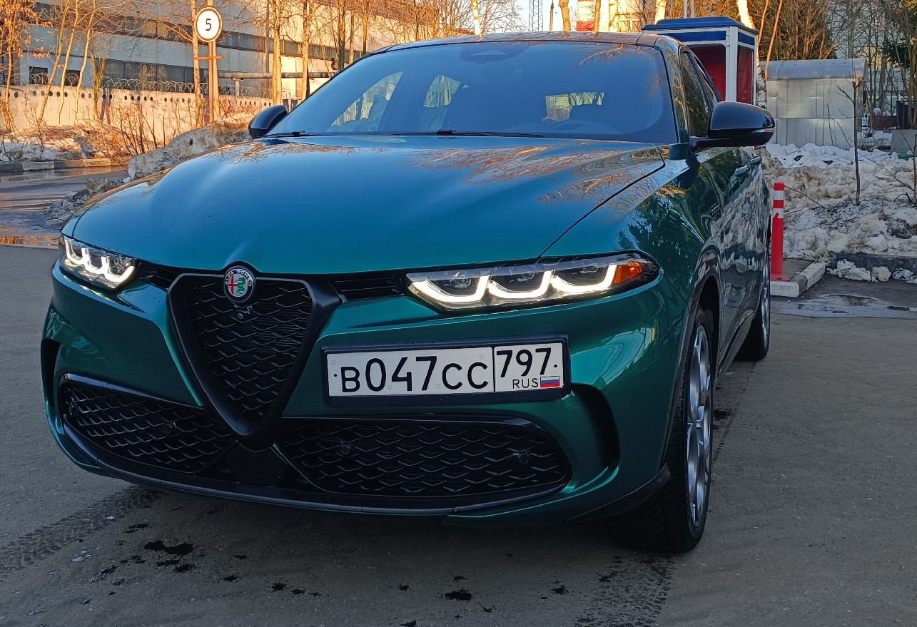 Аренда alfa-romeo tonale бизнес класса 2023 года в городе Москва Ленинский проспект от 15920 руб./сутки, полный привод, двигатель: гибрид, объем 1300 литров, ОСАГО (Впишу в полис), без водителя, недорого - RentRide