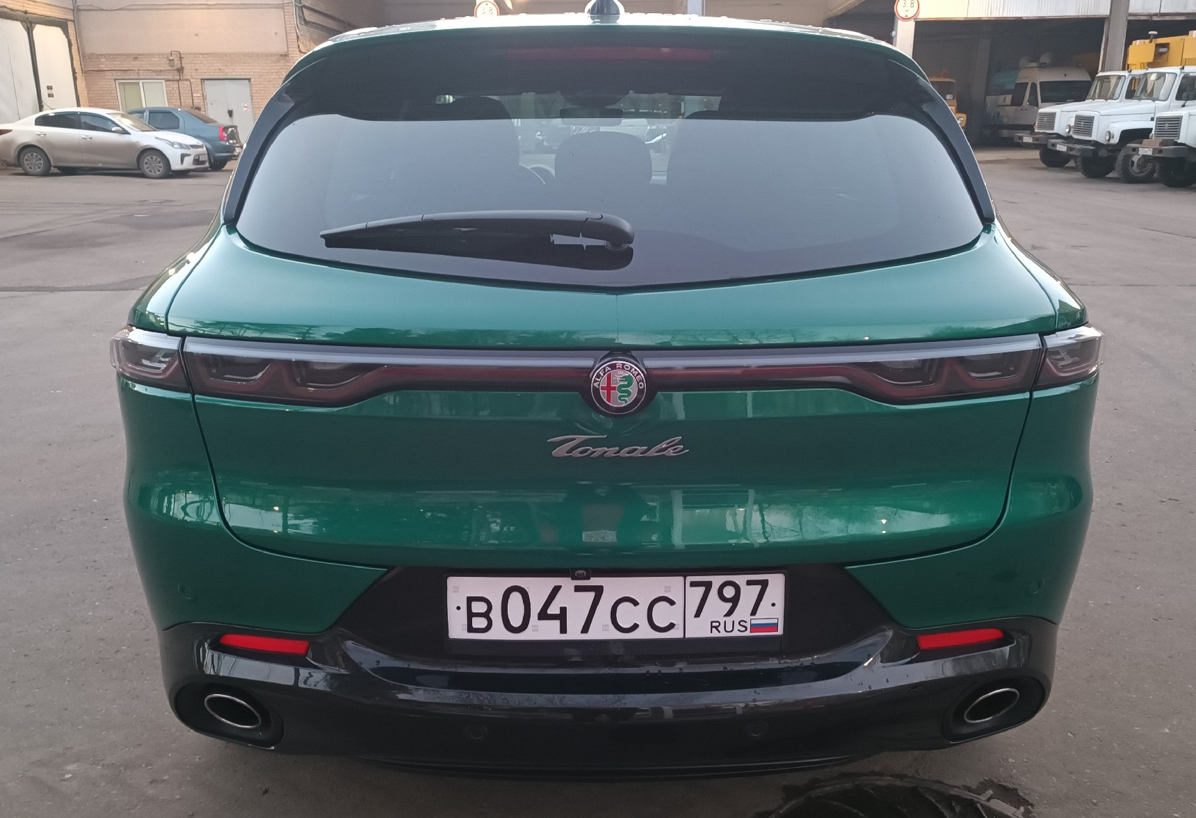 Аренда alfa-romeo tonale бизнес класса 2023 года в городе Москва Ленинский проспект от 15920 руб./сутки, полный привод, двигатель: гибрид, объем 1300 литров, ОСАГО (Впишу в полис), без водителя, недорого, вид 5 - RentRide