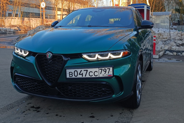 Прокат авто alfa-romeo tonale бизнес класса 2023 года в городе Москва Ленинский проспект от 15920 руб./сутки, полный привод, двигатель: гибрид, объем 1300 литров, ОСАГО (Впишу в полис), без водителя, недорого - RentRide
