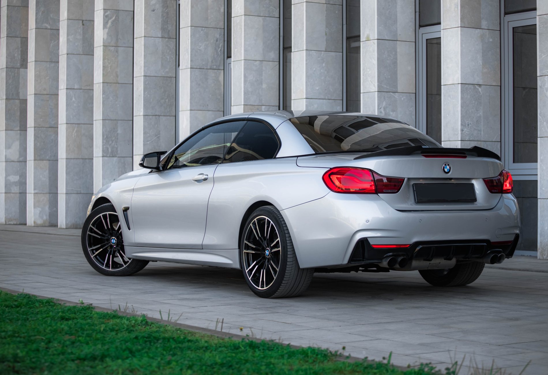 Аренда bmw 4-serii бизнес класса 2017 года в городе Москва от 8800 руб./сутки, задний привод, двигатель: бензин, объем 2 литра, ОСАГО (Мультидрайв), без водителя, недорого, вид 2 - RentRide