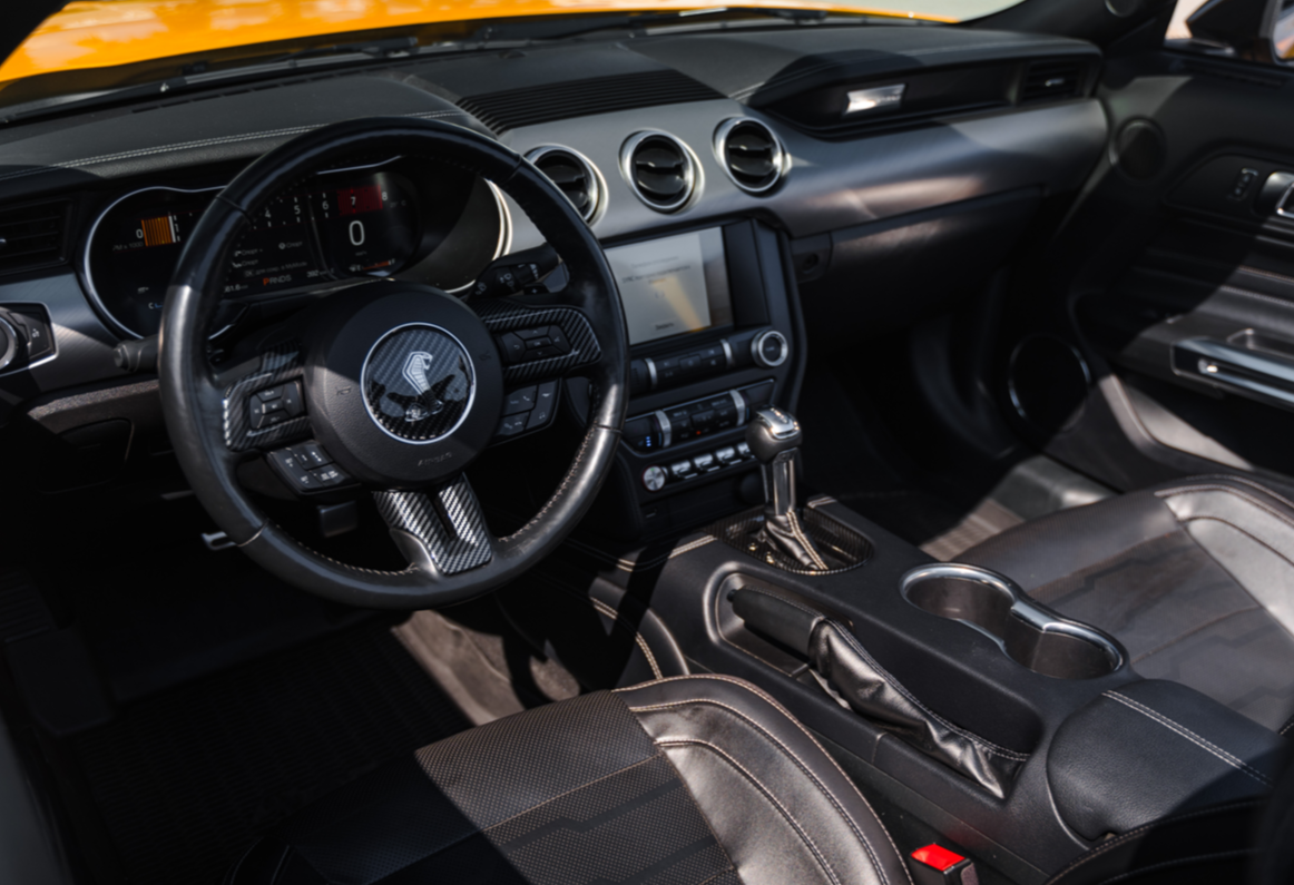 Аренда ford mustang премиум класса 2022 года в городе Москва от 9600 руб./сутки, задний привод, двигатель: бензин, объем 2.3 литра, ОСАГО (Мультидрайв), без водителя, недорого, вид 2 - RentRide