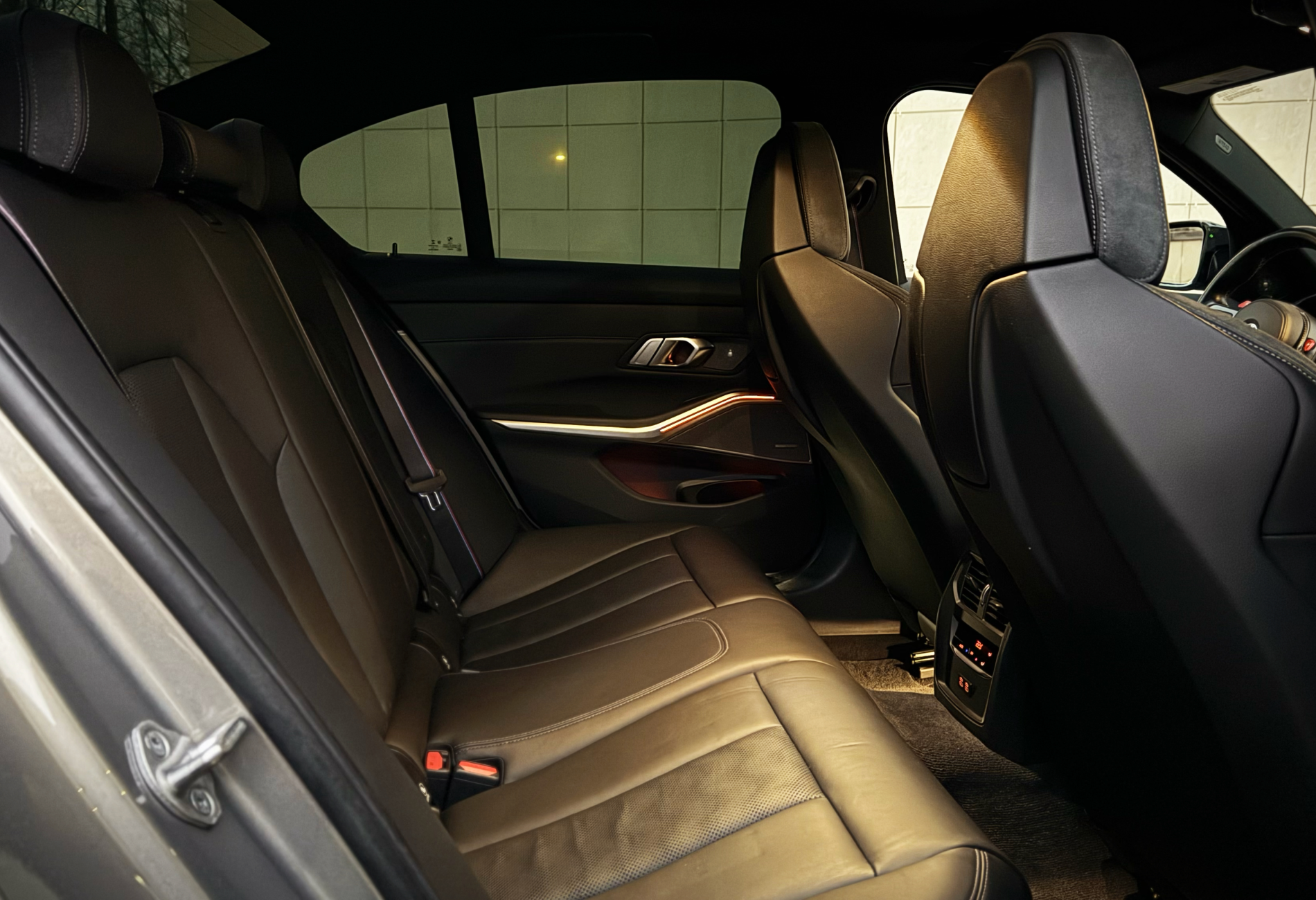 Аренда bmw m3 премиум класса 2021 года в городе Москва от 24000 руб./сутки, полный привод, двигатель: бензин, объем 3 литра, ОСАГО (Мультидрайв), без водителя, недорого, вид 3 - RentRide