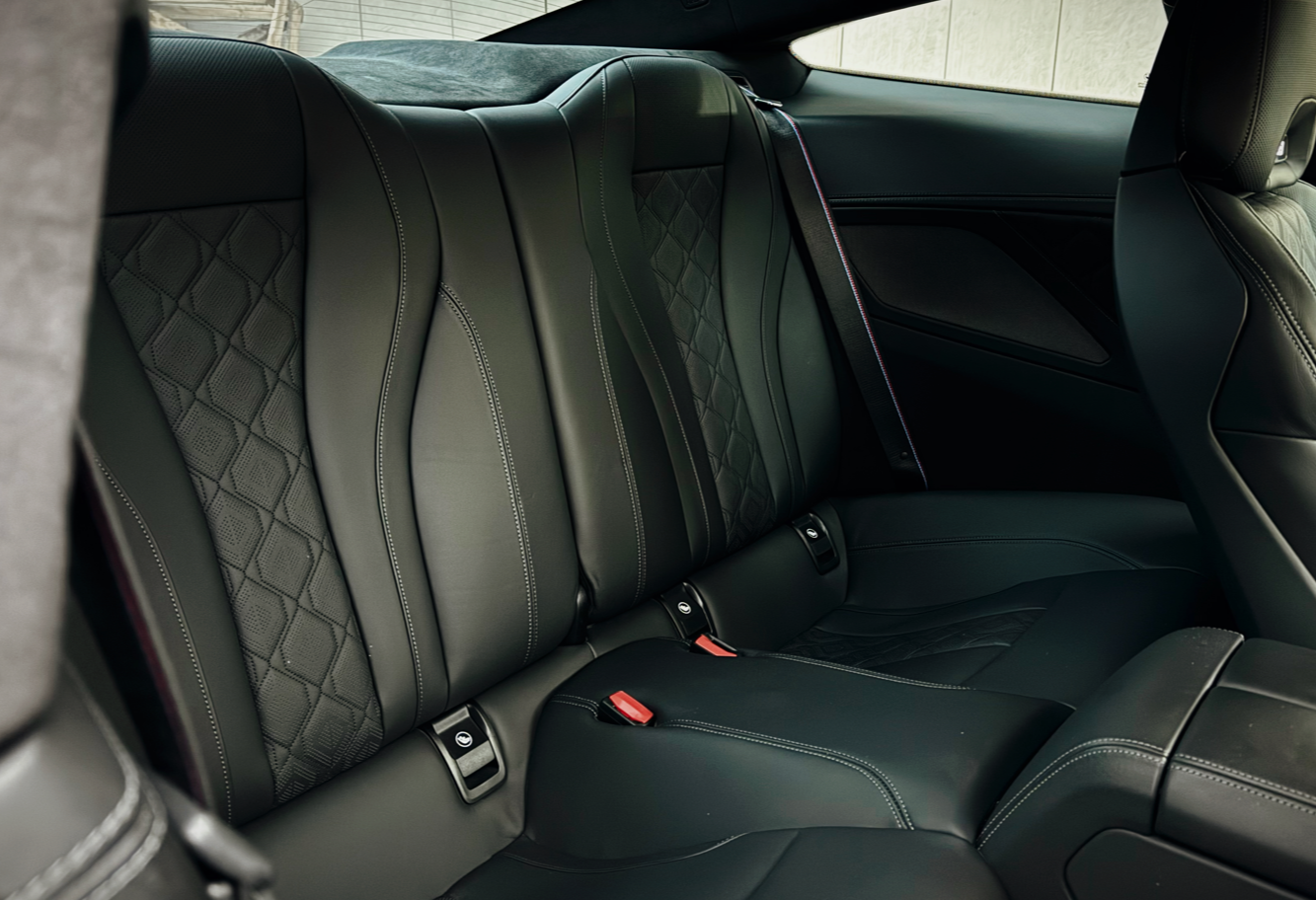 Аренда bmw m8 премиум класса 2023 года в городе Москва от 26400 руб./сутки, полный привод, двигатель: бензин, объем 4.4 литра, ОСАГО (Мультидрайв), без водителя, недорого, вид 3 - RentRide