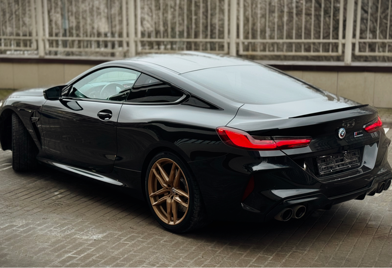 Аренда bmw m8 премиум класса 2023 года в городе Москва от 26400 руб./сутки, полный привод, двигатель: бензин, объем 4.4 литра, ОСАГО (Мультидрайв), без водителя, недорого, вид 4 - RentRide
