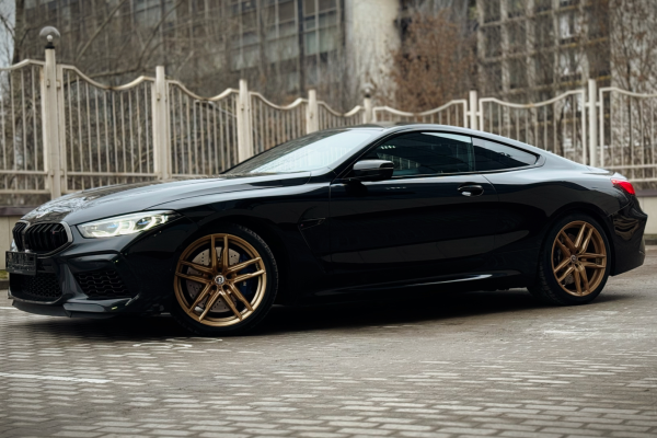 Прокат авто bmw m8 премиум класса 2023 года в городе Москва от 26400 руб./сутки, полный привод, двигатель: бензин, объем 4.4 литра, ОСАГО (Мультидрайв), без водителя, недорого - RentRide