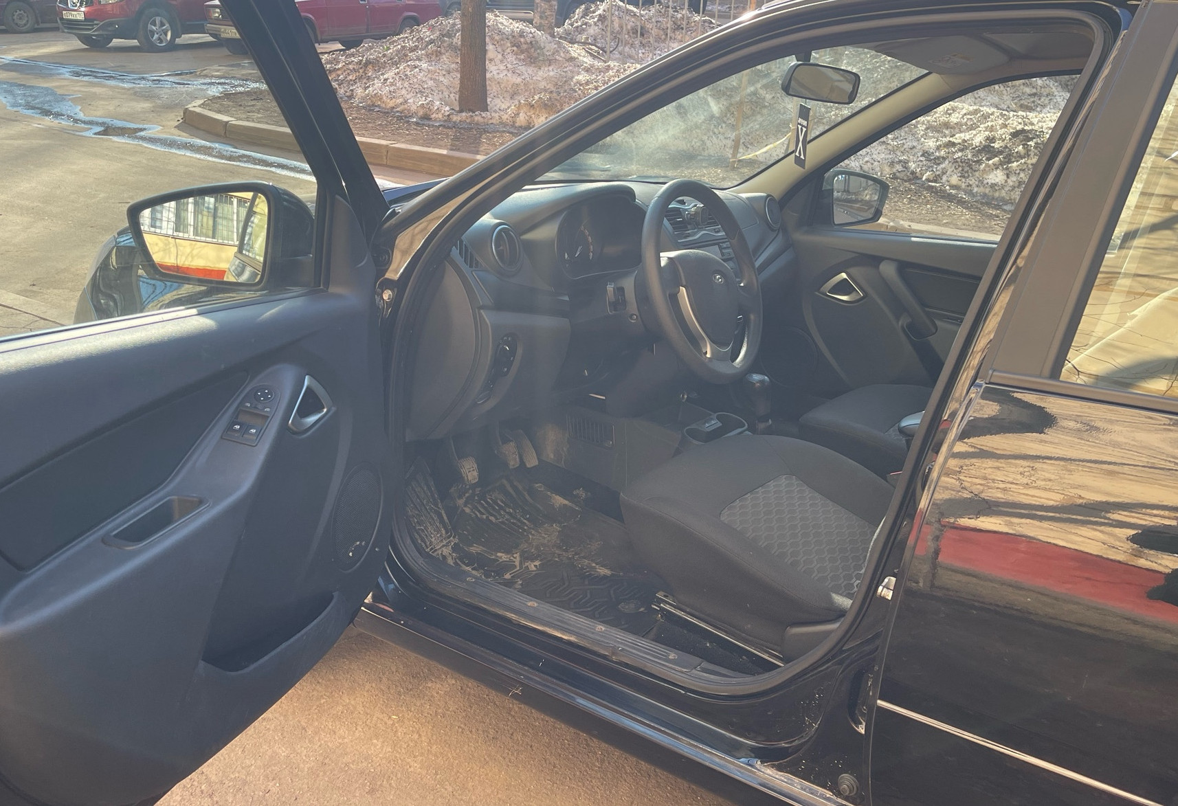 Аренда lada granta эконом класса 2024 года в городе Москва Октябрьское поле от 1700 руб./сутки, передний привод, двигатель: бензин, объем 1.6 литров, ОСАГО (Впишу в полис), без водителя, недорого, вид 5 - RentRide