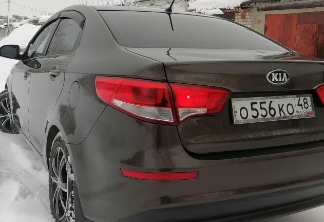 Аренда kia rio эконом класса 2015 года в городе Москва от 2400 руб./сутки, передний привод, двигатель: бензин, объем 1.6 литров, ОСАГО (Впишу в полис), без водителя, недорого, вид 3 - RentRide