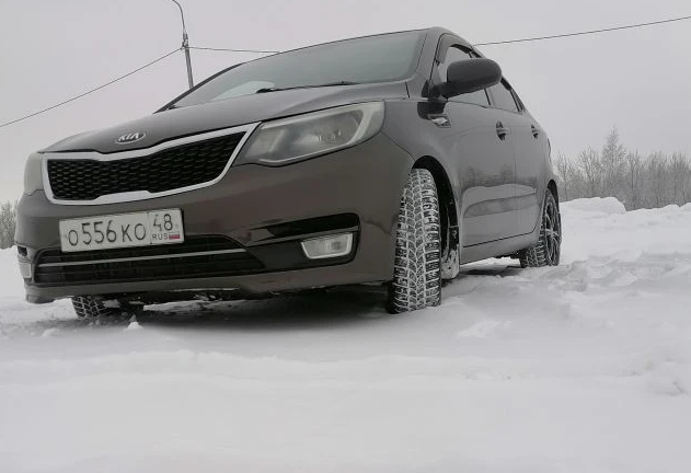 Аренда kia rio эконом класса 2015 года в городе Москва от 2400 руб./сутки, передний привод, двигатель: бензин, объем 1.6 литров, ОСАГО (Впишу в полис), без водителя, недорого, вид 4 - RentRide