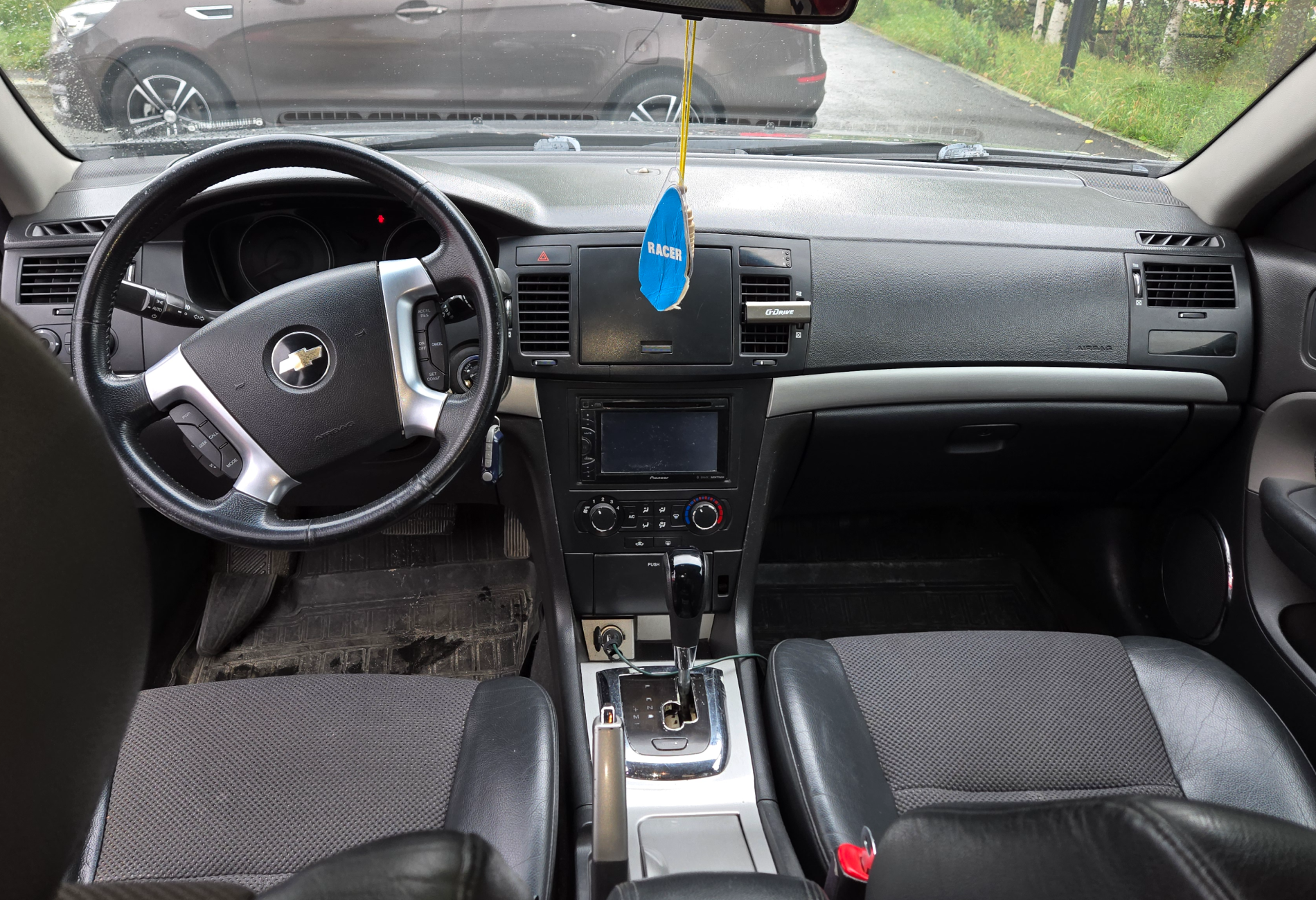 Аренда chevrolet epica эконом класса 2011 года в городе Москва от 2400 руб./сутки, передний привод, двигатель: бензин, объем 2000 литров, ОСАГО (Впишу в полис), без водителя, недорого, вид 2 - RentRide