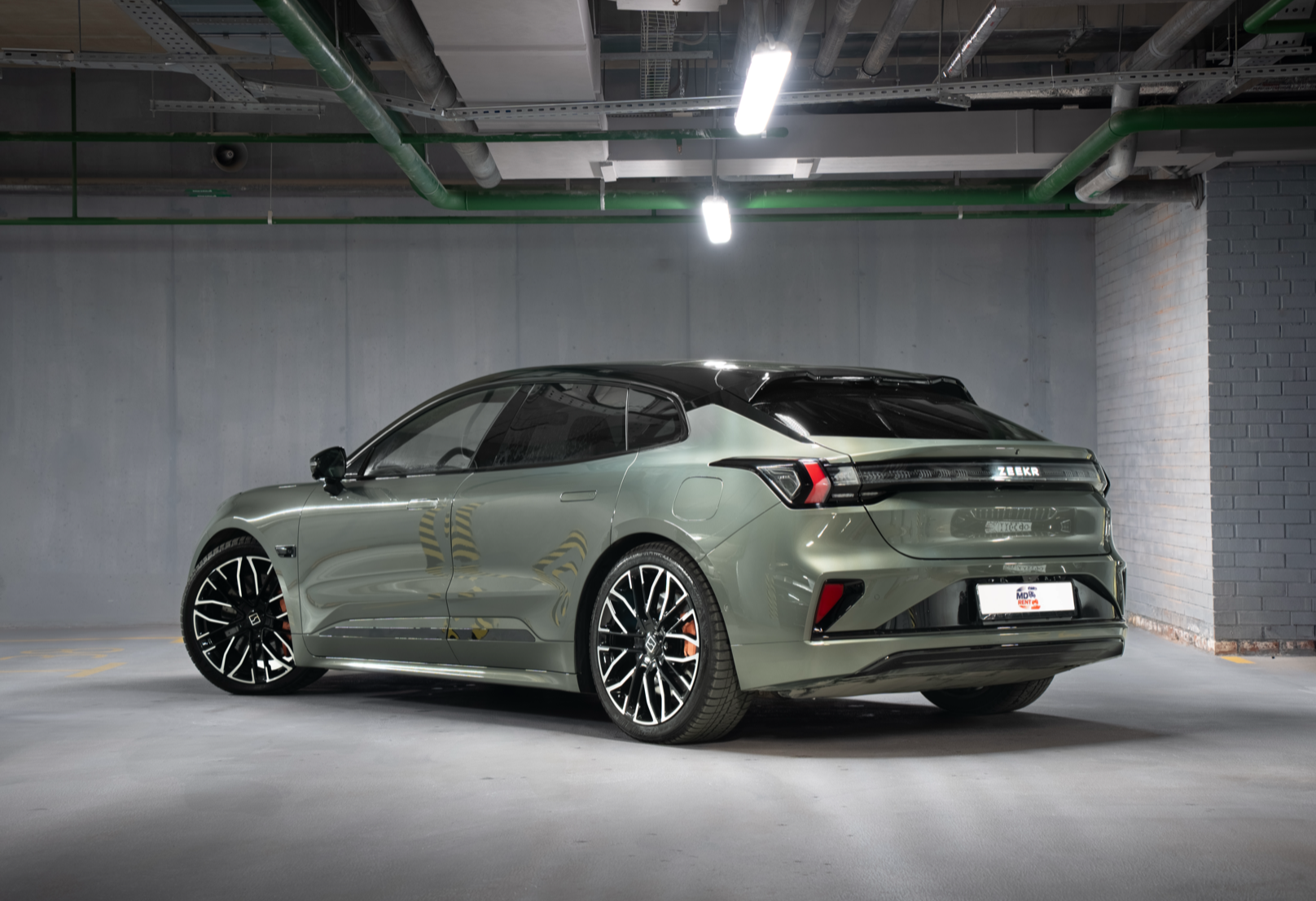 Аренда zeekr 001 премиум класса 2024 года в городе Москва Василеостровская от 15200 руб./сутки, полный привод, объем 2 литра, каско (Мультидрайв), ОСАГО (Мультидрайв), без водителя, недорого, вид 3 - RentRide