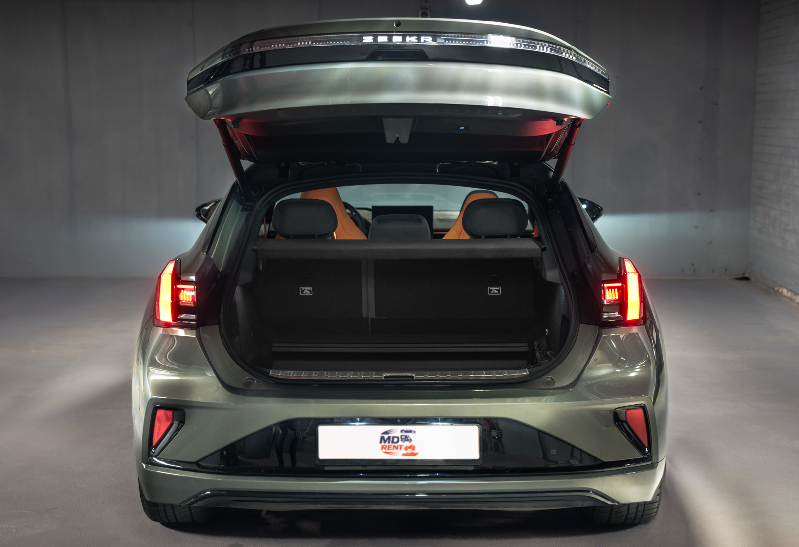 Аренда zeekr 001 премиум класса 2024 года в городе Москва Василеостровская от 15200 руб./сутки, полный привод, объем 2 литра, каско (Мультидрайв), ОСАГО (Мультидрайв), без водителя, недорого, вид 6 - RentRide