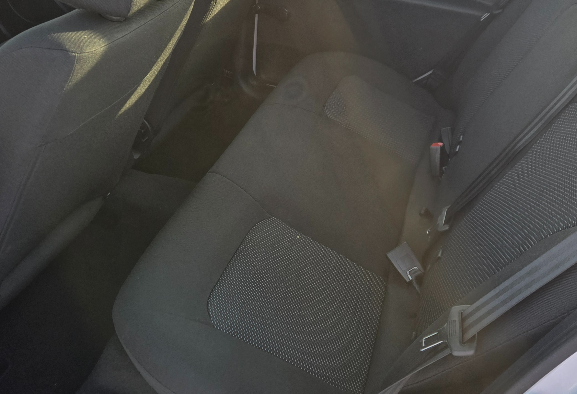 Аренда lada granta эконом класса 2026 года в городе Москва от 2300 руб./сутки, передний привод, двигатель: бензин, объем 1600 литров, ОСАГО (Впишу в полис), без водителя, недорого, вид 5 - RentRide