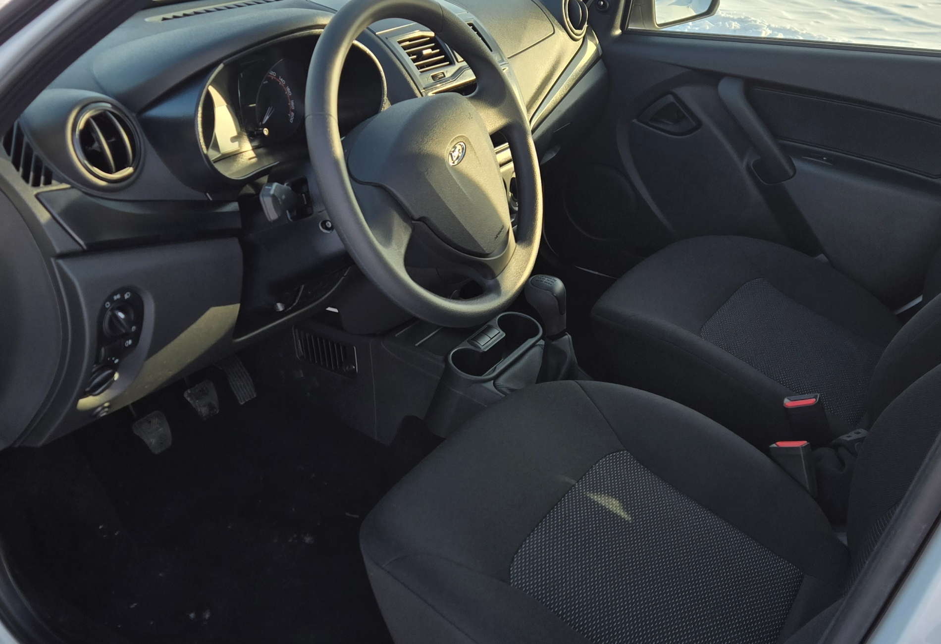 Аренда lada granta эконом класса 2026 года в городе Москва от 2300 руб./сутки, передний привод, двигатель: бензин, объем 1600 литров, ОСАГО (Впишу в полис), без водителя, недорого, вид 4 - RentRide